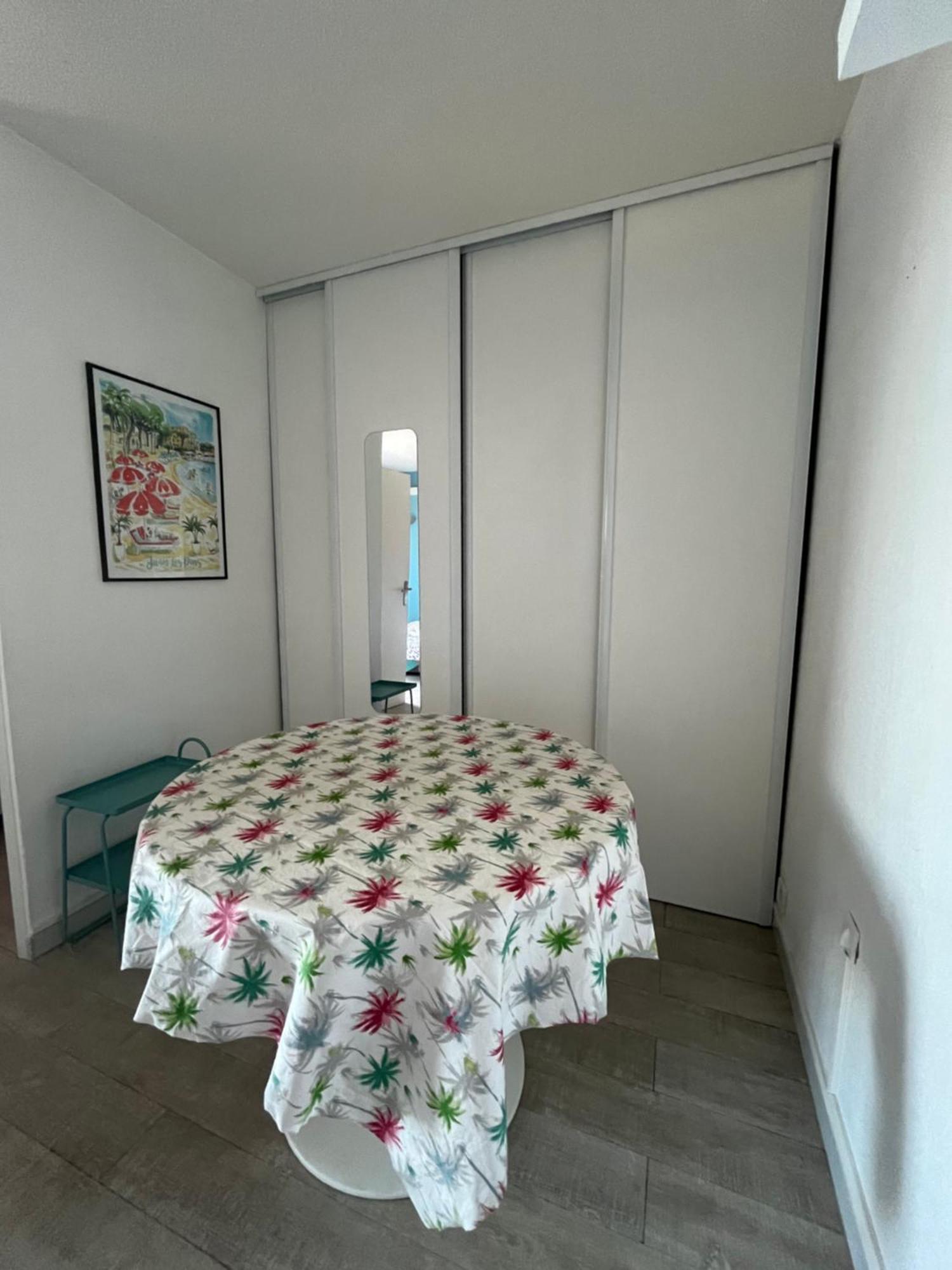 Appartement T2 De Standing Au Pied Des Plages Golfe Juan Esterno foto