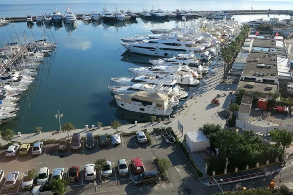 Appartement T2 De Standing Au Pied Des Plages Golfe Juan Esterno foto