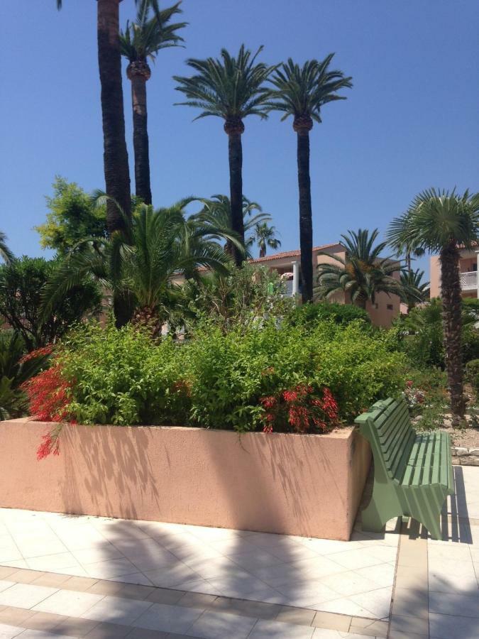 Appartement T2 De Standing Au Pied Des Plages Golfe Juan Esterno foto
