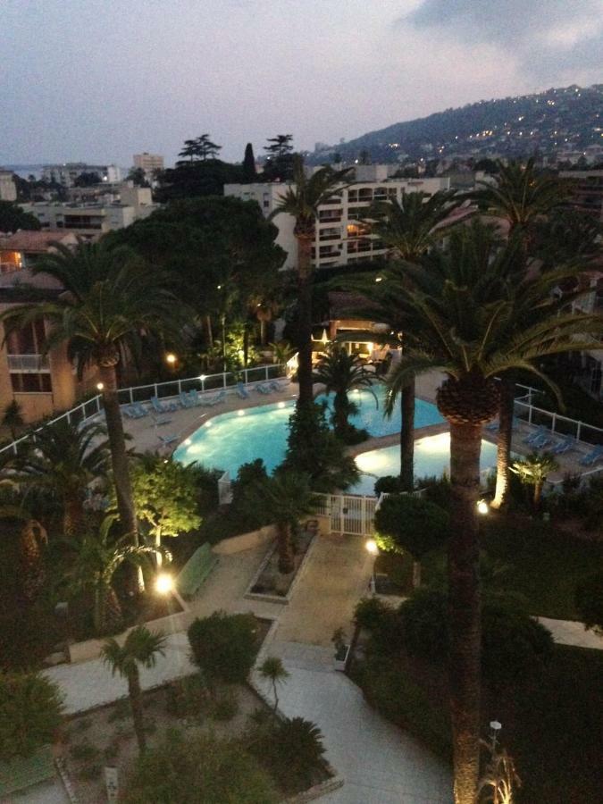 Appartement T2 De Standing Au Pied Des Plages Golfe Juan Esterno foto
