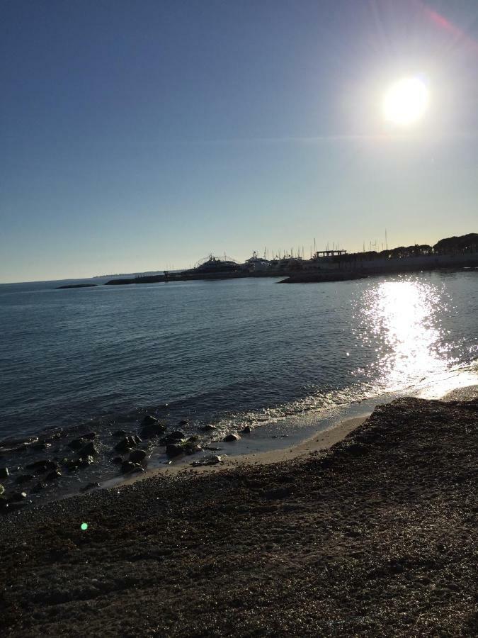 Appartement T2 De Standing Au Pied Des Plages Golfe Juan Esterno foto
