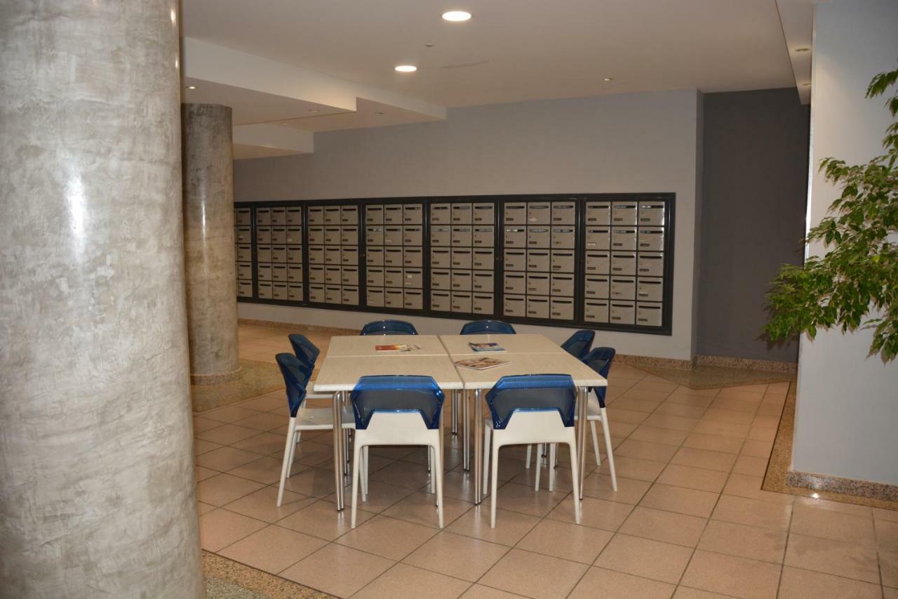 Appartement T2 De Standing Au Pied Des Plages Golfe Juan Esterno foto