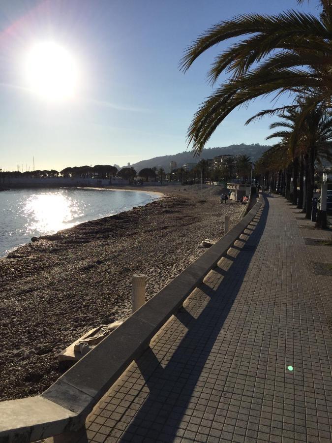 Appartement T2 De Standing Au Pied Des Plages Golfe Juan Camera foto